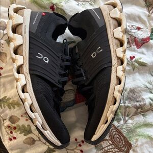 On Running Black Cloud Swift Sneakers men’s 9.5 kids 7.5